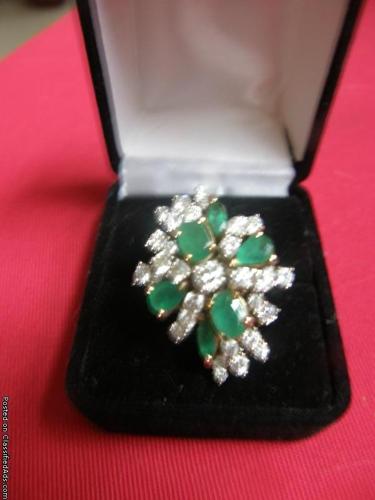 18k gold ring with diamonds and emeralds - Price: 3200.00