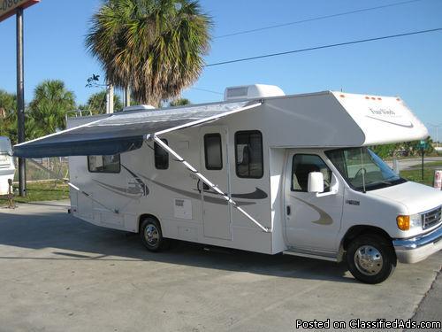 2004 Four Winds FIVE THOUSAND 26Q Motor Home