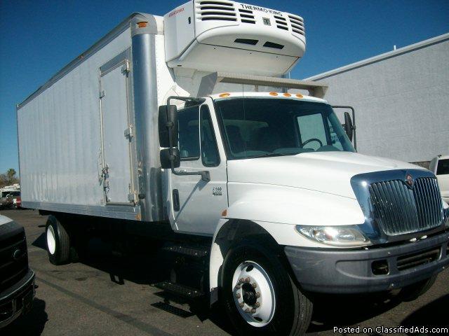 2005 international 4300 24 ft reefer box truck 25k miles! - Price: 39995