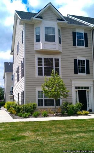 3 Story Condo - like NEW! *OPEN HOUSE* Sunday 5/22 1-4pm - Price: 205000