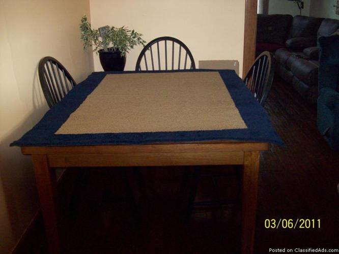 4 X 5' Area rug - Price: $25.00