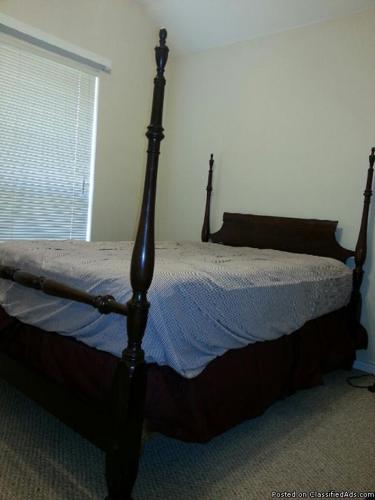 Antique 4 Poster Full Size Bed - Price: $200