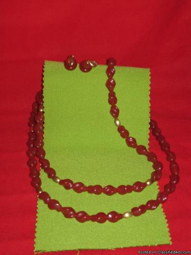 Avon Vintage CARNELIAN Beads Necklace & Pierced Earrings Set