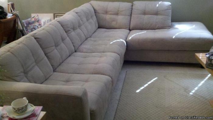 Beautiful & comfortable light green sofa - Price: $ 450
