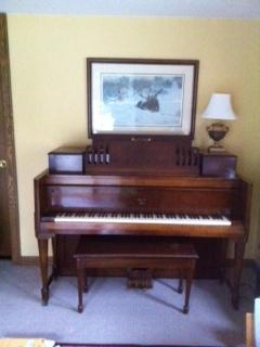 BETSY ROSS SPINET LESTER PIANO - Price: $500.00
