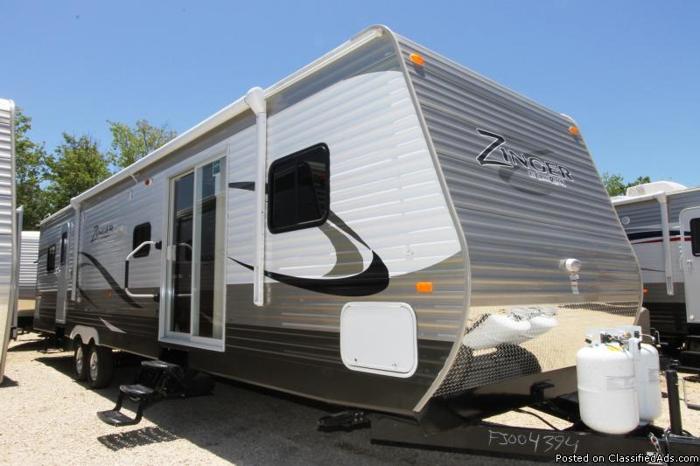 BRAND NEW 2015 ZINGER TRAVEL TRAILER PERFECT FOR THE OIL FIELDER THAT'S NEEDING 2 SEPRATE ROOM AND 2 QUEEN BEDS!!