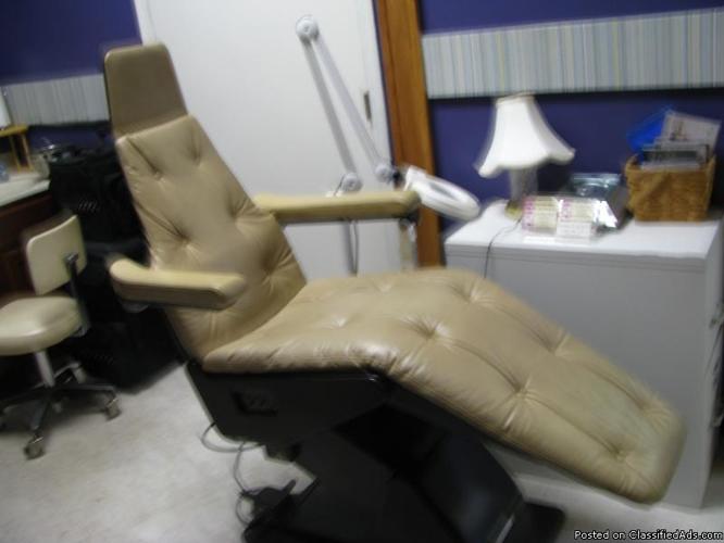 Electric Dentist Chair great for permanent make up or tattooing - Price: $200.00