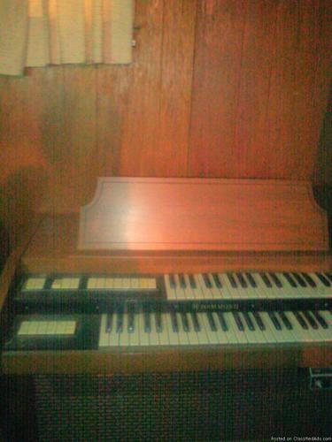 Hammond Organ series J122
