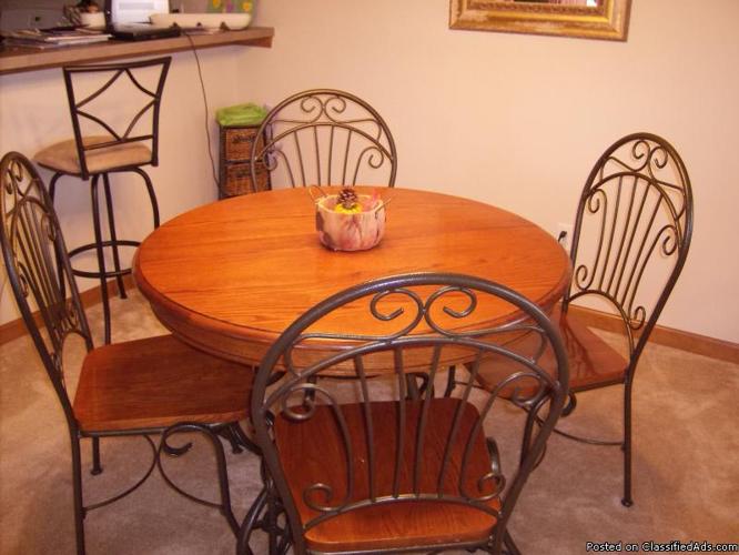 Kitchen Table/Chairs - Price: $165.00 OBO