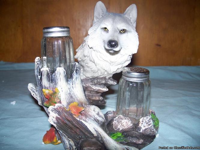 NEW Seasons Wolf Salt & Pepper Shaker Set - Price: 15.00