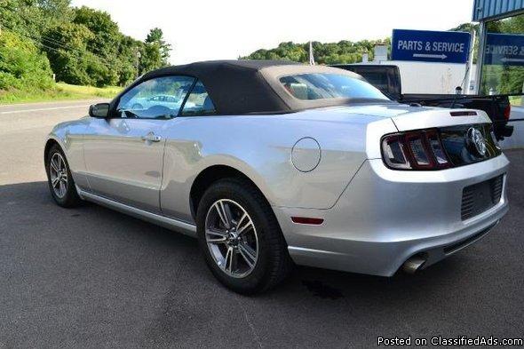 NICE!! PRE-OWNED 2013 Ford Mustang Convertible!!