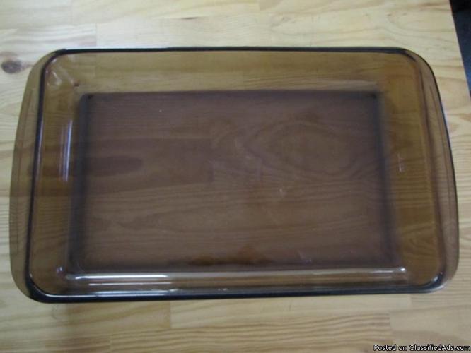 Pyrex smoky rectangular baking pan - Price: 10
