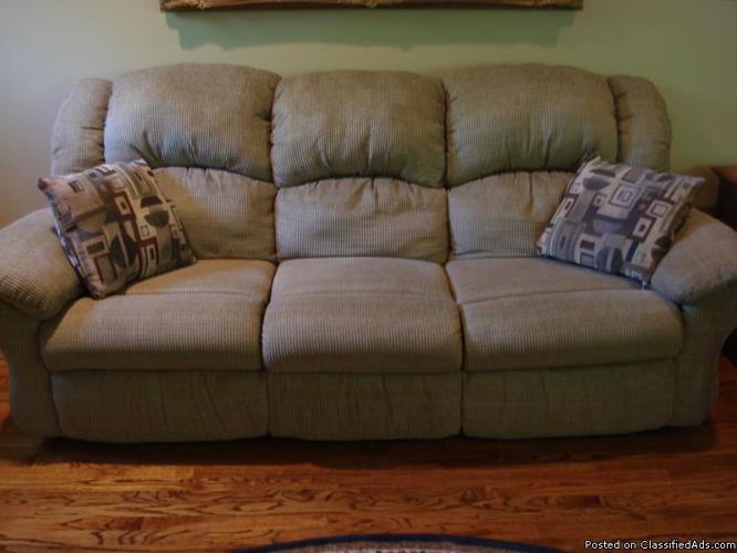 Reclining Sofa and Love Seat for Sale - Price: 600.00