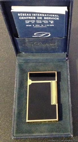 ST DUPONT LIGHTER IN BLACK LAQUE DE CHINE AND GOLD PLATED