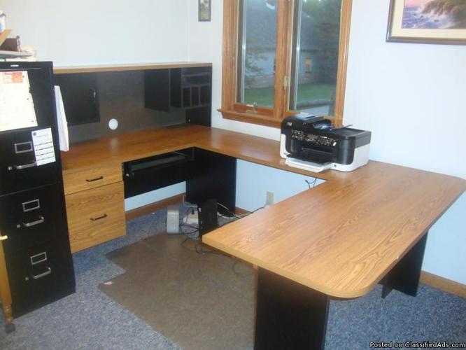 U shape larger office desk - Price: $50.00