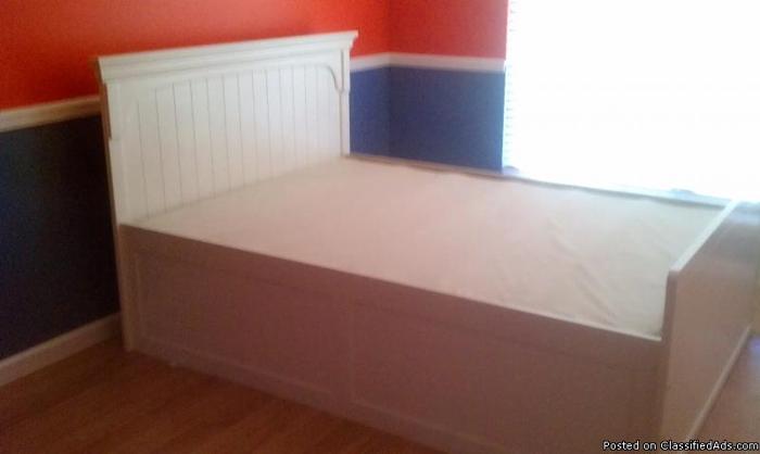 White Bedroom Set - Price: $400