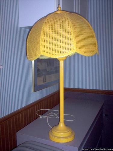WICKER TABLE LAMP ? 34? - Price: 15.00