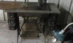 1907 Singer Sewing Machine with orignal owners manuel.
Please contact Jerry for more Info @ --