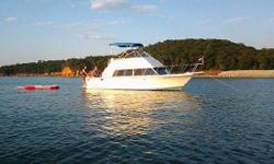 Please contact the owner directly @ 469-231-6199 or l.ament@verizon.net
1982 Carver Mariner 2896 28' 10'4" beam flybridge cabin cruiser. Twin 260 Crusaders with less than 60 hours on rebuilds. These are inboard v drives. Large cabin with Galley and