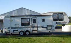 Like new 1991 Jayco Designer Series 5th Wheel GVW 12,100 lbs. Garage kept, one owner, no smoking. Fiberglass siding with a rubber roof. Central air conditioning. Sleeps 4 with queen size bed and sleeper sofa. 2 slide out rooms. Full size electric/gas