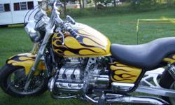 1998 HONDA VALKYRIE. 1500 CC FLAT 6 MOTOR. MOTOR HAS A BLOWER ON IT WHICH INCLUDES A ONE PIECE INTAKE MANIFOLD AND ONE LARGE HARLEY DAVIDSON CV CARB. IT HAS BEEN REDONE WITH FORGED 8.2 TO 1 PISTONS FOR THE BLOWER. THE HEADS HAVE STRONGER AFTERMARKET