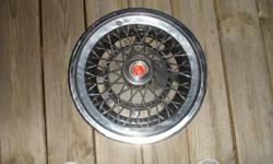 (1) ONE:&nbsp;77-78 Ford Mustang, 77-80 Pinto and 77-80 Bobcat factory WIRE wheel cover.
&nbsp;
Mercury Bobcat
Ford &nbsp;Granada Pinto&nbsp;
Ford Mustang low rider -&nbsp;
See pictures!!!!
&nbsp;