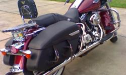Harley Davidson Road King Classic Garage kept low miles EXTRA,EXTRA clean lots of extras,, Chrome front forks, Spoke wheels, chrome luggage carrier, passenger high back rest, Chrome Tachometer, I am the original owner and have purchased another HD and can