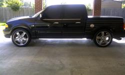 THIS 2002 LINCOLN TRUCK IS REALLY NICE. I JST REBUILT THE ENGINE COMPLETELY. IT IS FULLY LOADED 23' RIMS SUNROOF,&nbsp;TV ELECTRONIC START, HEATED SEATS. IT ALSO HAS A $1500&nbsp;SOUND SYSTEM IN IT. THIS IS A MUST SEE TRUCK. PLEASE CONTACT MIKE IF