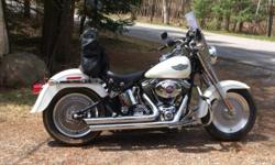 2003 Harley Davidson Fatboy.&nbsp; New Mustang solo seat with backrest.&nbsp; Only 3000 miles.