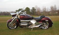 &nbsp; 2004 Honda Valkyrie RUNE Model NRX1800 1832cc liquid cooled Valkyrie 6 cylinder engine. Six into two exhaust, 5 speed, Shaft drive and Trailing link front&nbsp;
suspension. 794 pounds dry weight with 6.1 gal fuel tank. Color: &nbsp;Burgundy, this