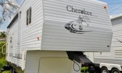 Body Style: FW
Color: TAN
Floor Layout: MS255S
Category: Fifth Wheel
Length:&nbsp;
Make: FOREST RIVER
Model: CHEROKEE
Model ID: 255S
VIN: 4X4FCKA295P093008
Slideouts: 1
Stock#: SALE74112A
Condition: Used