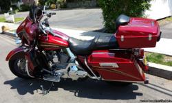 YOU ARE LOOKING AT A PRISTINE EXAMPLE OF A HARLEY DAVIDSON SCREAMIN EAGLE ELECTRA GLIDE CVO MOTORCYCLE.&nbsp; WELL MAINTAINED, DETAILED TWICE A YEAR SINCE I'VE OWNED HER.&nbsp; NO EXPENSE HAS BEEN SPARED, BIKE IS LOADED WITH OPTIONS:
AM/FM/CD STEREO