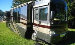 2005 Itasca Horizon 40 FD By Winnebago, 400 hp,&nbsp; 4 Slides,&nbsp; Full Body Paint, Freightliner IFS Evolution Chassis, Exhaust Brake, Onan Quiet Diesel Generator on Slideout Tray, TV is across from the couch, Central 2 Ton Ducted Basement Air and