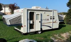 2005 Jay Feather Hybrid Travel Trailer 18 Ft. Sleeps 6, Fully loaded with AC, Ref, Stove, Micro, Full
Bath, awning, outside shower, many other extras. Also comes with Heavy Duty Sway Bar. 6000.00 Please call
-- for more information.