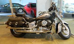 THIS IS A GORGEOUS black &nbsp;bike.
&nbsp;
2005 Yamaha VStar 650 with low miles, ALWAYS GARAGED!!!&nbsp;
&nbsp;
comes with leather saddle bags, custom seat, cover, cargo net ...
&nbsp;
It has everything you needl!! &nbsp;NO crashes, dents or scratches!!
