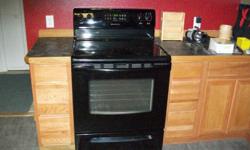 2006 Frigidaire flat top stove and oven.
color black like new.
moving must sell.
