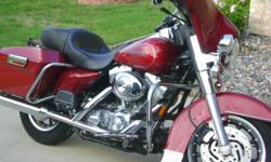 2006 Harley Davidson FLHTI Dresser AM/FM/CD, 9,400 miles, 1 owner heated garage kept year around