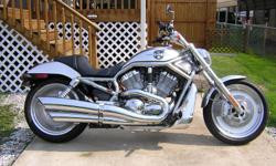 $9800.00
THIS IS A 2006 HARLEY DAVIDSON VRSCA V-ROD WITH ONLY 100 MILES ON IT. THE BIKE WAS WON IN A GIVE AWAY FOR THE MOVIE X-MEN IN 2006. IT HAS JUST BIN SERVICED FOR THE SECOND TIME IN 100 MILES. IT IS IN LIKE NEW CONDITION. I HAVE JUST PUT A NEW