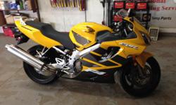 ONLY 7600 miles.&nbsp; Thats only one year of riding.
2006 Honda CBR600F4.&nbsp;&nbsp;&nbsp;&nbsp; Its a HONDA.&nbsp;&nbsp;
Beautiful YELLOW.
Call 618-655-0231&nbsp; ask for Steve&nbsp;&nbsp;&nbsp;&nbsp; We have onsite financing.
&nbsp;
&nbsp;