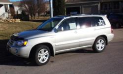 MUST SELL! PRICE REDUCED.
2006 Toyota Highlander HYBRID SUV, 7 passenger with 3rd row fold down seat, Millennium Silver, 3.3 V6 Engine, front wheel drive, veh stability ctrl w/traction control
Heated power mirrors, AC, cloth interior, Power drivers Seat