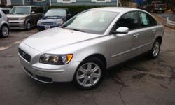 2006 Volvo S40 , automatic , very clean in and out , 2.4 engine , drives excellent , leather powered seats , power windows , power locks , key less entry with alarm system , Cd player and much more.
Only 118 K miles !!!!&nbsp;
I am a dealer / Broker .