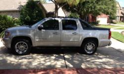 Any questions at : nigelmonologv@outlook.com 2007 Chevy Avalance LTZ FlexFuel with 100,2xx miles .Beautiful truck with V-8, 2/4 WD,leather, all power evrything, super cold A/C ,dual full power & heated front seats, power sunroof,am/fm /cd Bose stereo,
