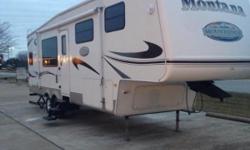 Description 2007 KEYSTONE MONTANA MOUNTAINEER 307RKD, Nice! Sharp, well cared for rear kitchen floor plan, two slides, side aisle bath, free standing dinette with 2 rocker recliners,pull out bed couch.Mountaineer Series has almost double the insulation of
