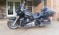 2008 Harley Davidson
Ultra Classic Electra Glide
Midnight Black Pearl - Beautiful Color
8300 Original Miles
Satisfaction Guaranteed
Showroom Condition Ready to Ride
This bike is in great condition, it is kept in a climate controlled environment, no rust,