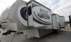 2008 MONTANA BIG SKY FIFTH WHEEL. SLIDE TOPPERS, REAR LIVING, ISLAND KITCHEN WITH SOLID SURFACE COUNTERTOPS, BEDROOM SLIDE, WASHER AND DRYER.&nbsp; PRICED BELOW WHOLESALE. CALL KENT TODAY 903 805-0589