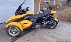 2009 Can Am Spyder SE5
Push button start. Semi automatic push a button to change gears. Has reverse. Upfront storage compartment.
Addtional Ad Ons that add value.&nbsp; Adjustable tall windshield. Corbin Seat with back rest. Back rest for passanger. Two