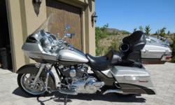 THE FOLLOWING SPECS ARE FROM HARLEY-DAVIDSON:
2009 HARLEY DAVIDSON FLTRSE3 CVO ROAD GLIDE***STUNNING GHOST FEATHER GRAPHICS(STARDUST SILVER/ TITANIUM DUST)***RUBBER MOUNTED AIR-COOLED SCREAMIN EAGLE TWIN CAM 110 ENGINE WITH GRANITE AND CHROME