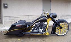 2009 Harley Davidson Road King
BURT REYNOLDS EDITION
Collectors Ed. Smokey Bandit Trans Am themed bagger.
Bike was Professionally disassembled and Built up with some of the Best parts and Labor in the business.
96" ci V twin motor
6 speed trans w Barnett