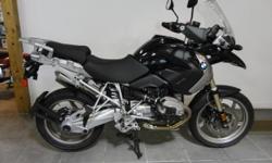 2011 BMW R1200GS WITH ONLY 2539 MILES.&nbsp; BIKE IS EQUIPPED WITH HEATED GRIPS, ON BOARD COMPUTER, CAST WHEELS, ELECTRONIC SUSPENSION, TIRE PRESSURE MONITOR, HAND GUARDS AND SADDLE BAG MOUNTS.
&nbsp;