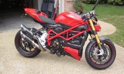 2011 Ducati Street Fighter 1098, 2011 streetfighter S 1200 miles,bike is better than new ,extras termignoni pipes, open clutch, all carbon fiber parts aveliable and lots more.
&nbsp;